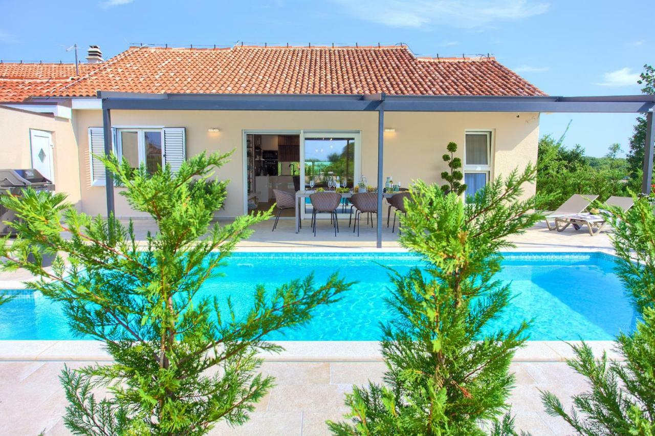Holiday Home Elegant Vrh  Eksteriør billede